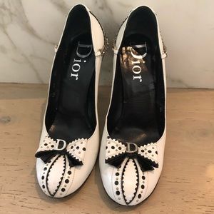 Stunning DIOR spectator pumps!!